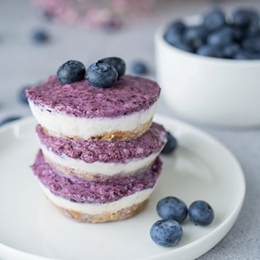 TK-Beeren roh essen: Wie sicher sind gefrorene Beeren? 2 Blaubeertörtchen vegan aus TK-Beeren