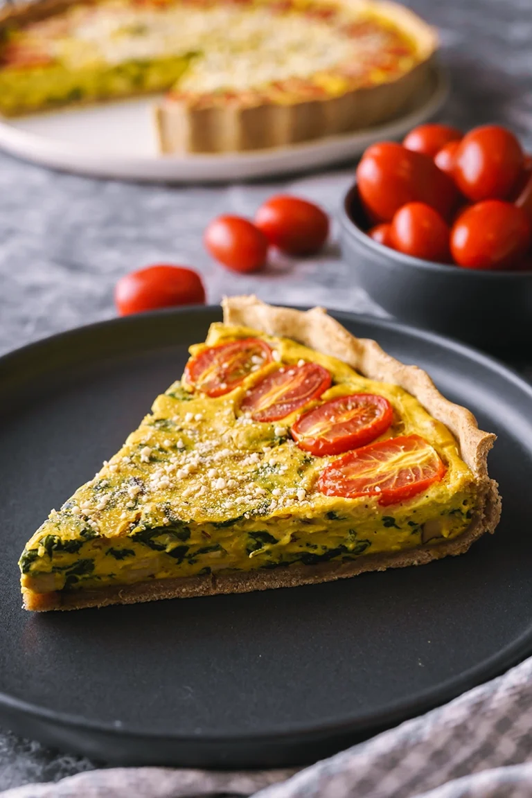 Vegane Quiche mit Tomaten und Spinat