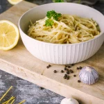 Vegane Zitronenpasta mit Knoblauch