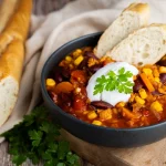 Foodfoto Chili sin Carne mit Baguette