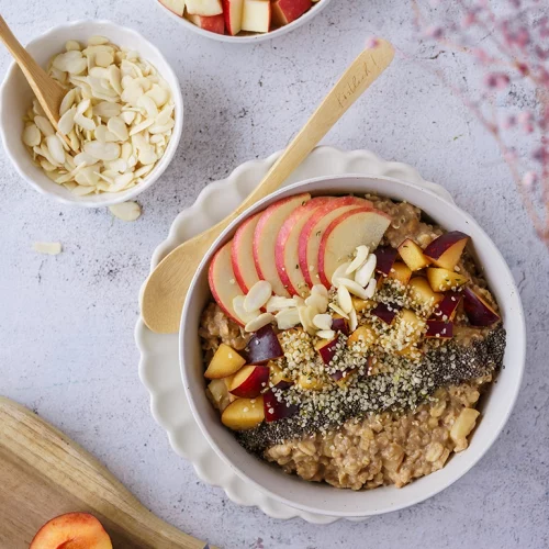 Foodfoto Apfel-Zimt-Porridge mit Mandeln