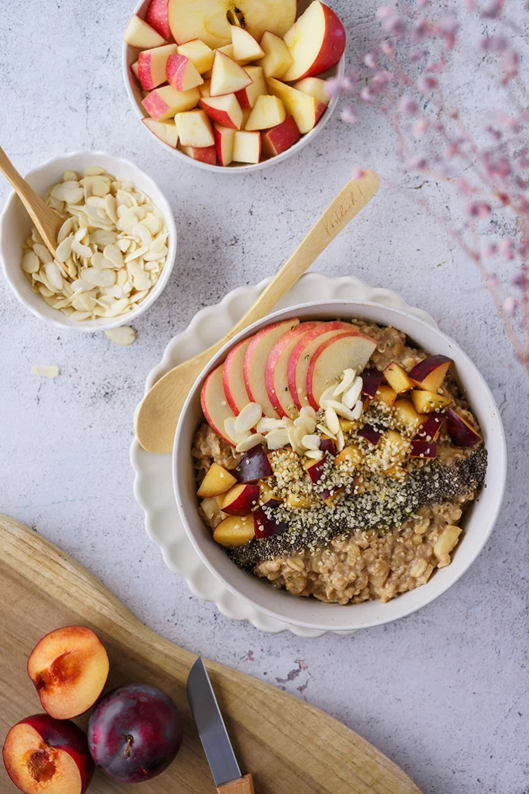 Foodfoto Apfel-Zimt-Porridge mit Mandeln