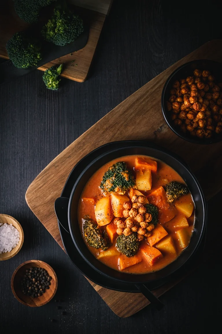 Foodfoto Ofencurry mit Kürbis und Brokkoli