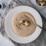 vegane Blumenkohlsuppe mit geröstetem Blumenkohl