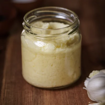 Knoblauchpaste im Glas
