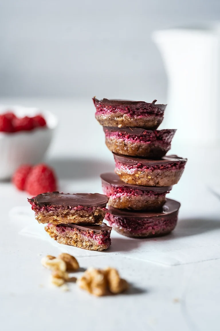 Walnuss-Himbeer-Bites