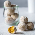 Carrot-Cake-Balls angebissen