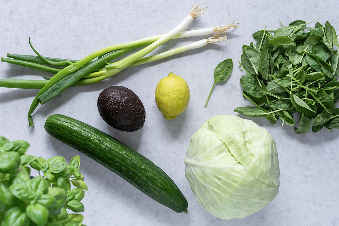 Zutaten roh für den Green Goddess Salat