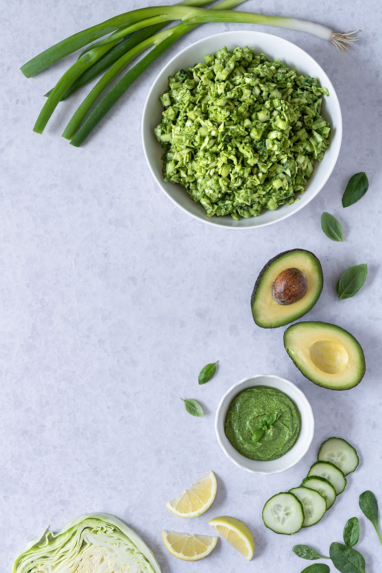 Green Goddess Salat mit frischen Zutaten