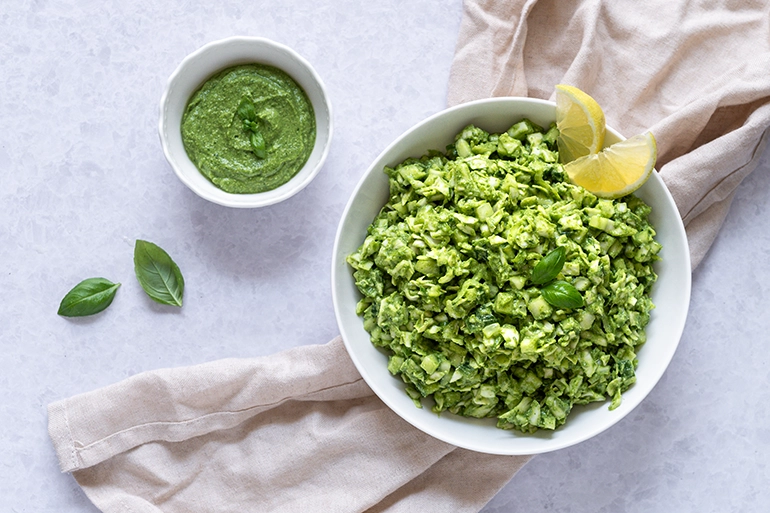 Green Goddess Salat in einer Schale