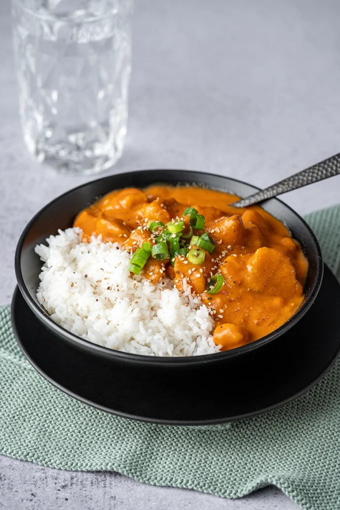 Veganes Butter Chicken mit Tofu