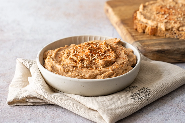 Pikanter Hummus mit weißen Bohnen