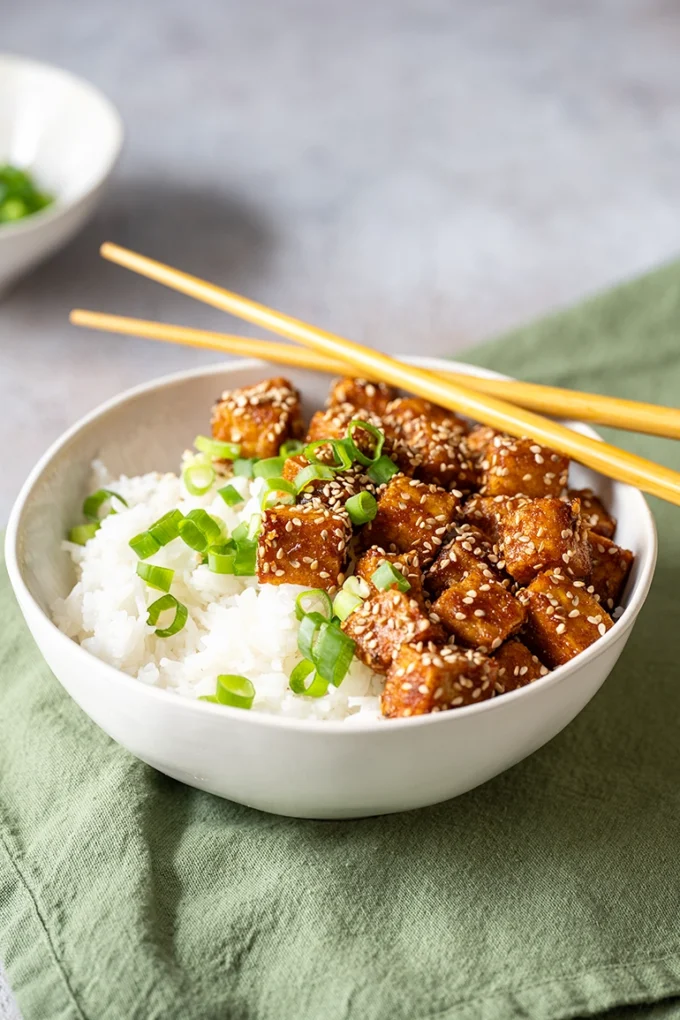 Sesam Tofu Würfel