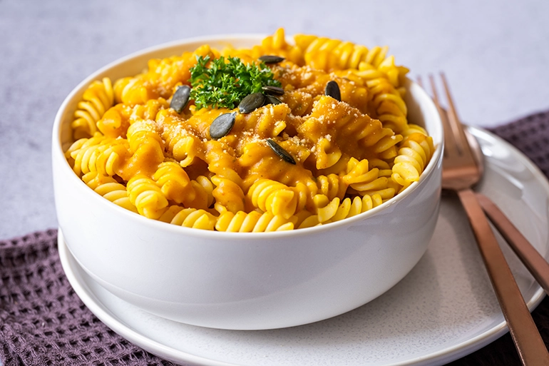 Hokkaido Pasta in einer weißen Schale