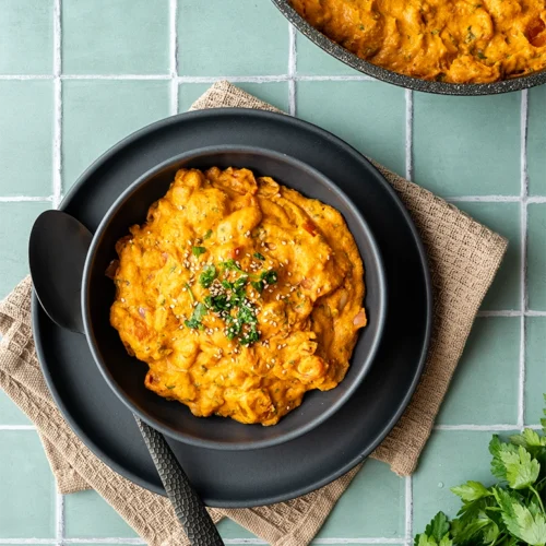 Vegane cremige Tomaten-Bohnen-Pfanne