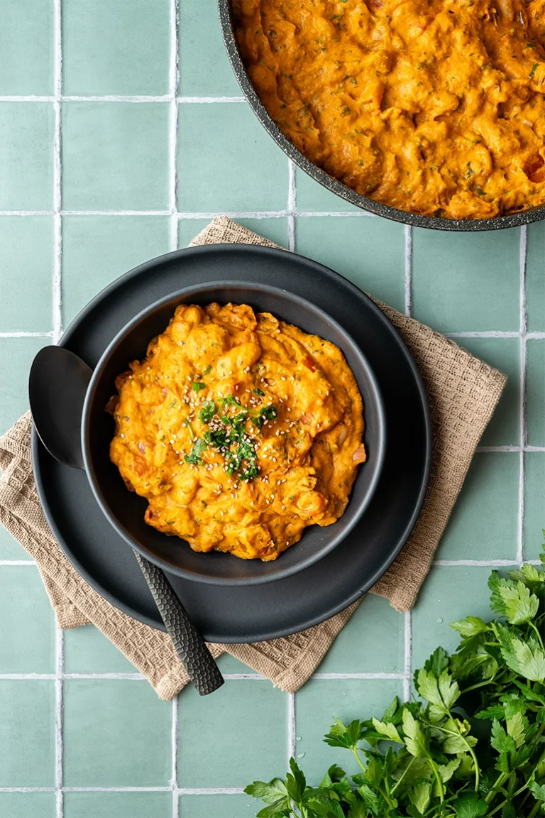Vegane cremige Tomaten-Bohnen-Pfanne