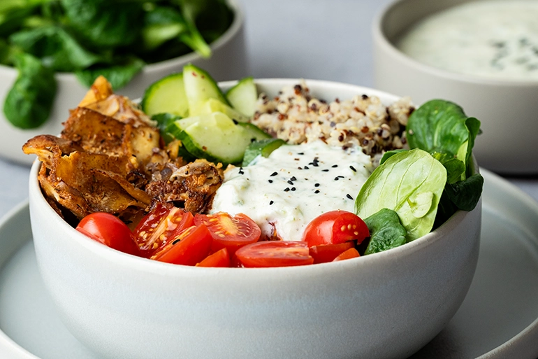 Vegane Gyros-Bowl mit Zaziki