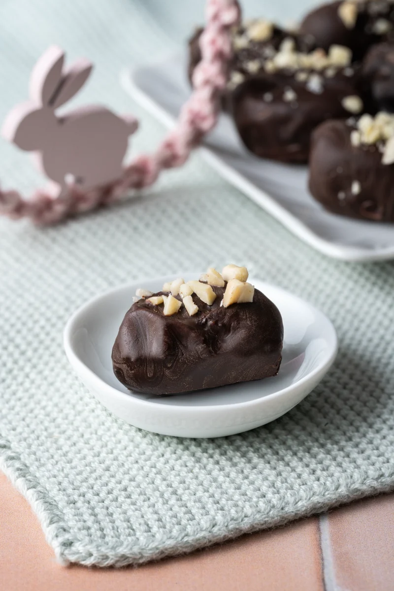 rezept-vegan-Ostern-naschen-datteln-eier Vegane Schoko-Datteln