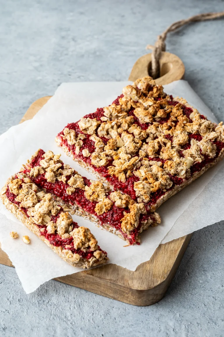 Haferriegel mit Himbeeren und Streusel