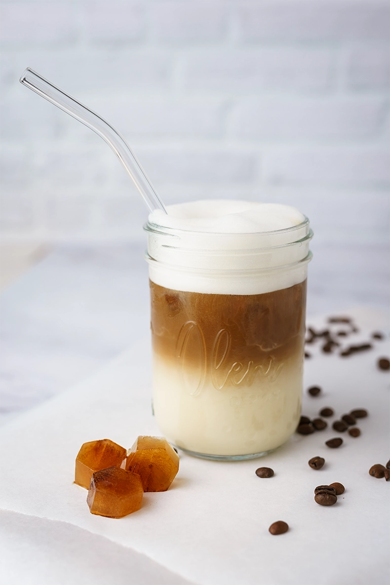 Der Beste Eiskaffee - mit Vanille Hafermilch und Kaffee-Eiswürfeln 1 Der beste Eiskaffee mit Kaffeeeiswürfeln und Vanilliemilch