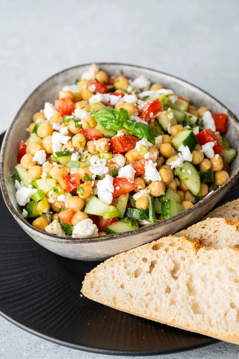 Kichererbsensalat mit veganem Feta