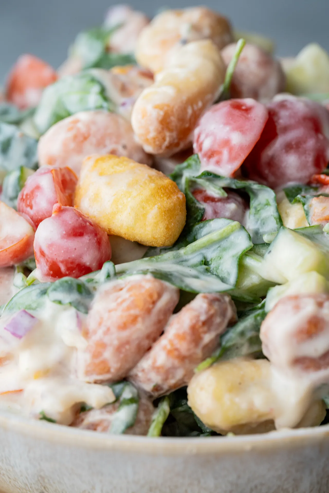 cremig knuspriger Gnocchi Salat