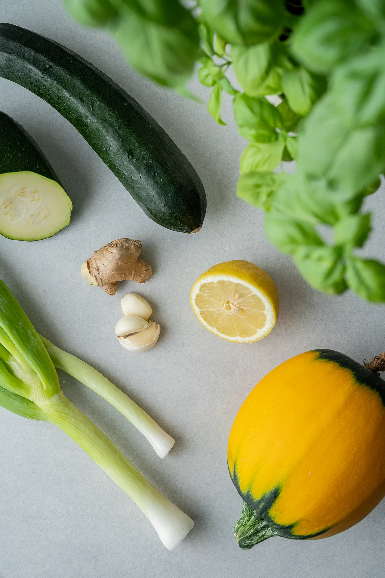 Leichte und cremige Zucchinisuppe 2 Zutaten für die vegane Zucchinisuppe