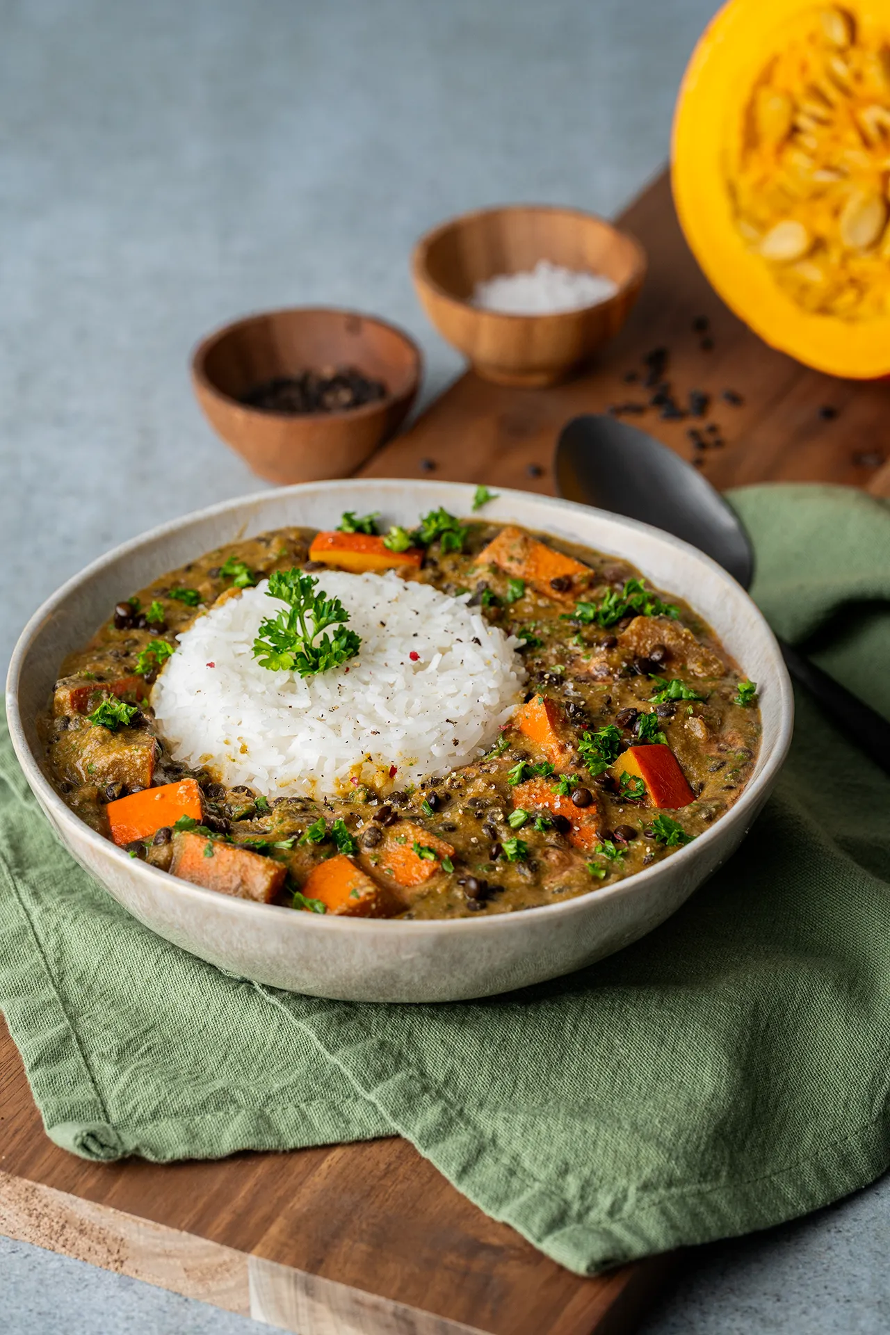 Die 11 besten veganen Kürbisrezepte für den Herbst 3 Cremiges Linsencurry mit Kürbis aber ohne Kokosmilch