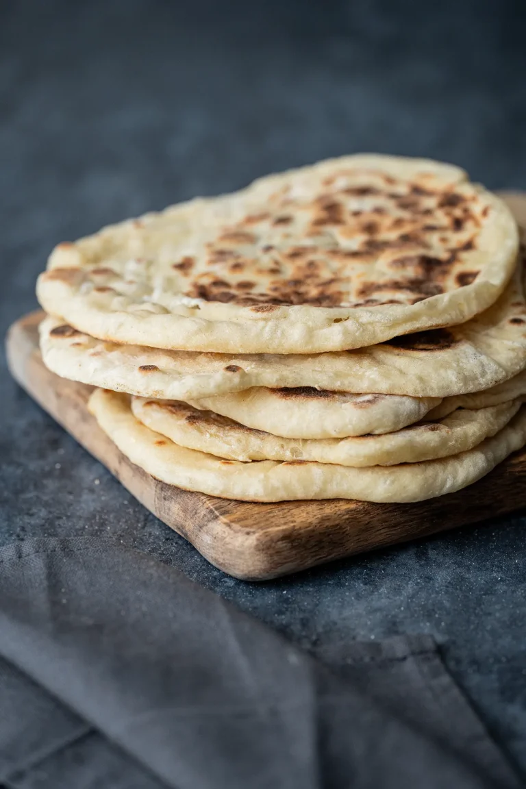 Veganes Naan mit Joghurt