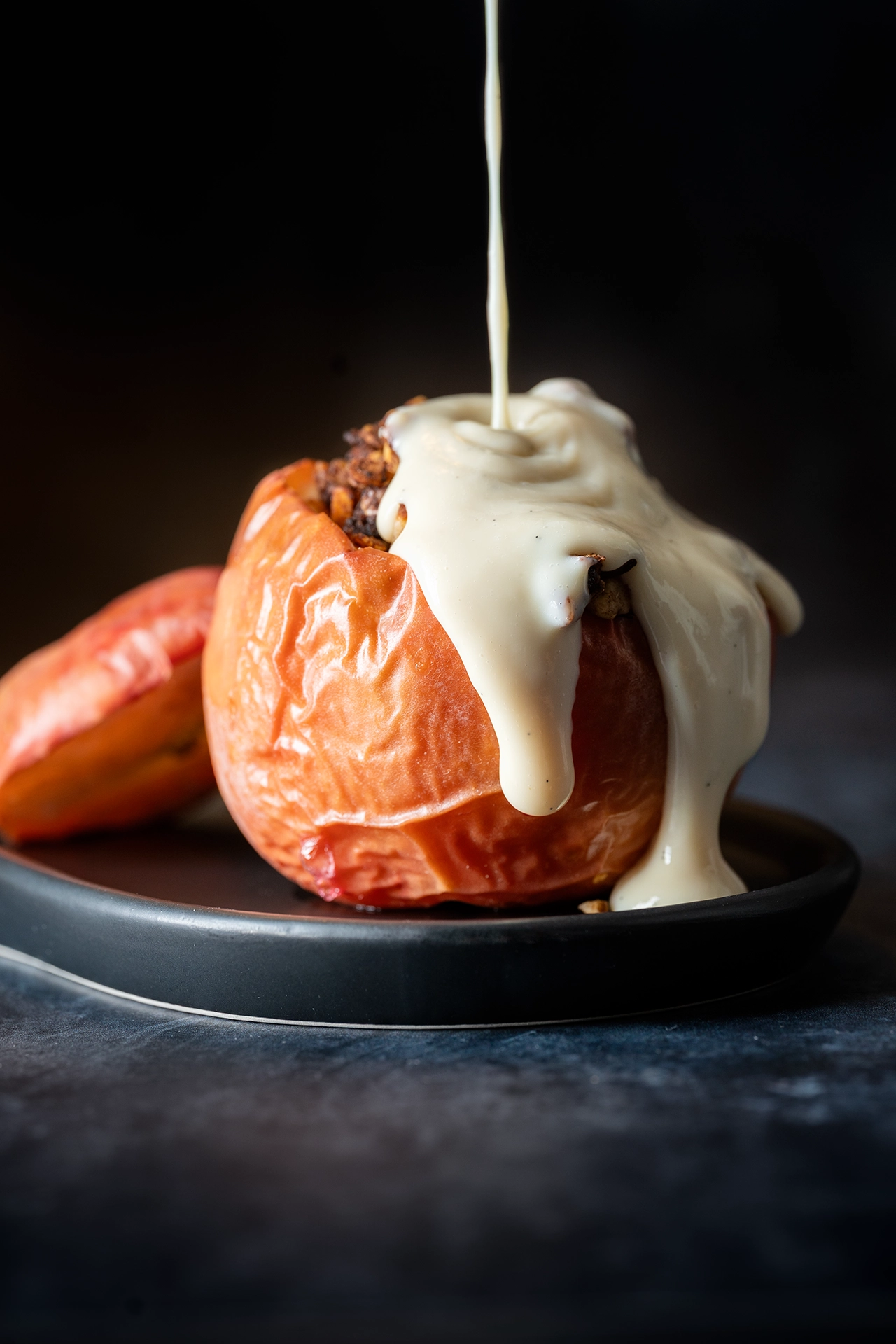 Vegane Vanillesoße auf vegane Bratäpfel 