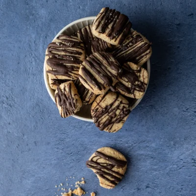 Einfache Nussplätzchen mit Schokolade ohne Ausstechen