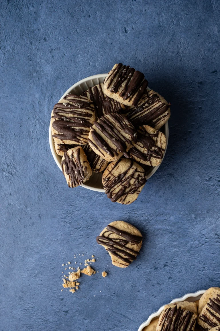 Einfache Nussplätzchen mit Schokolade ohne Ausstechen