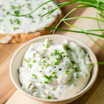 Veganer Frischkäse mit Schnittlauch