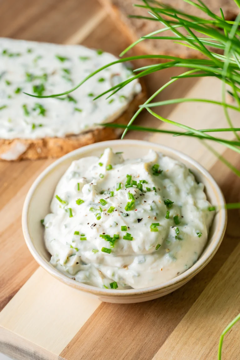 Veganer Frischkäse mit Schnittlauch