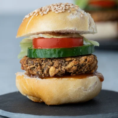 Mini-Burger mit Linsenbratling aus dem Airfryer