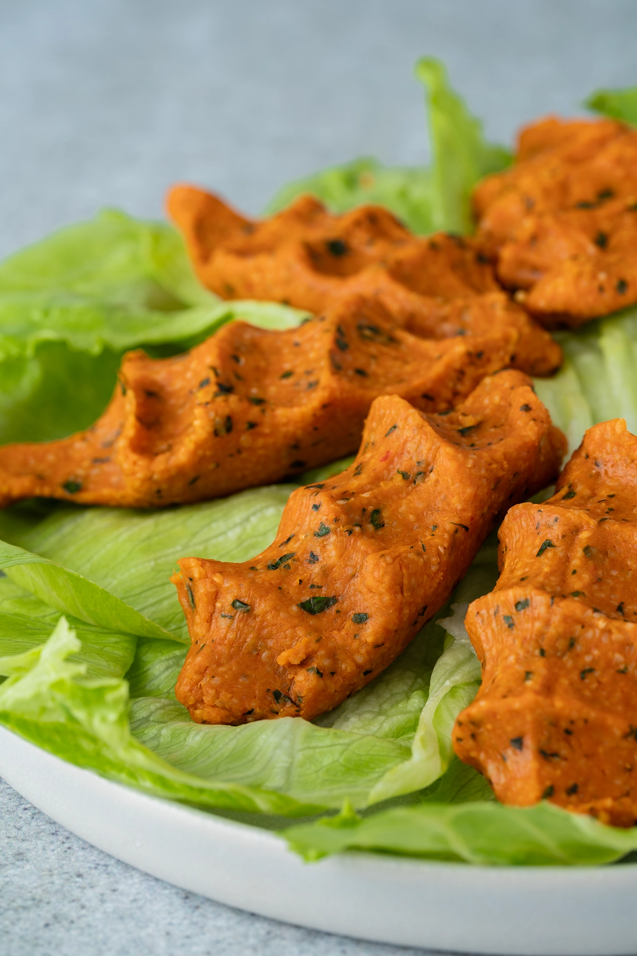 vegane Cigköfte auf Salat