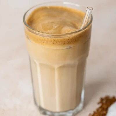 Eiskaffee mit Instantkaffee – einfaches Rezept in 2 Minuten 4 Einfacher Eiskaffee mit Instantkaffee