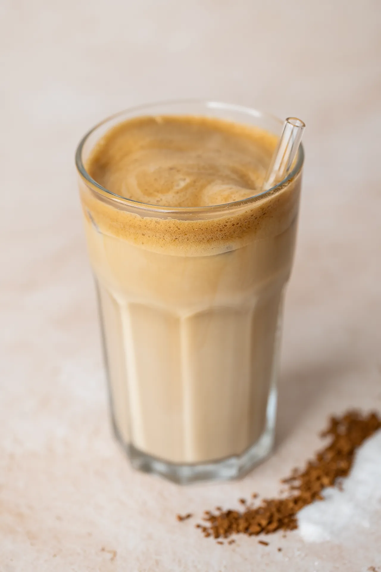 Eiskaffee mit Instantkaffee – einfaches Rezept in 2 Minuten 3 Einfacher Eiskaffee mit Instantkaffee